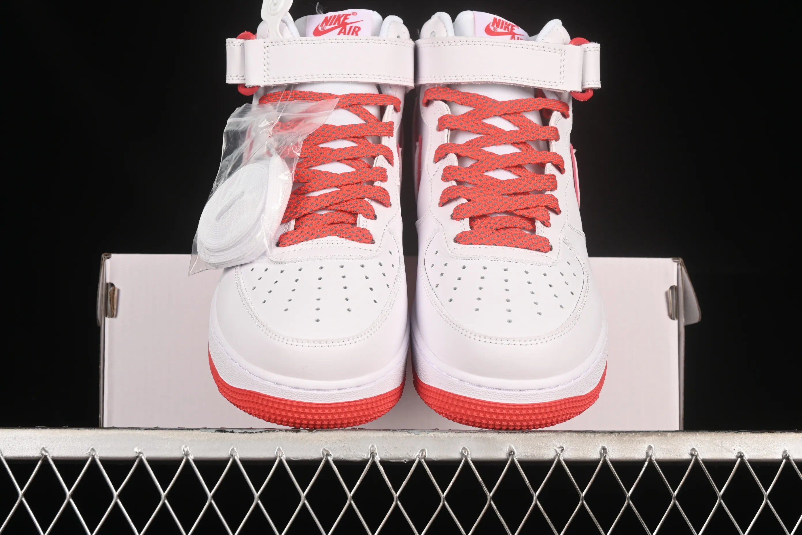 All Categories Nk Air Force 1 Air Force Series Nk Air Force 1 Mid Air Force Mid Nk Air Force 1'07 Mid Beige Red Starry Mid Top Air Force One Casual Sneakers WP5623-832